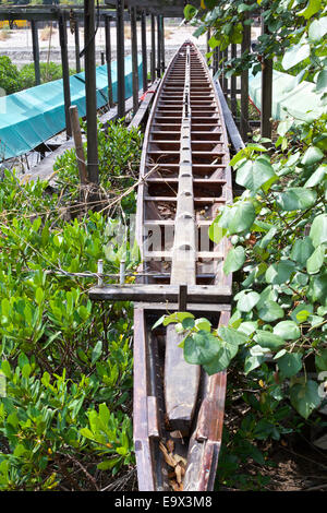 Laid-Up cinesi in legno Dragon Boat in 'Tai O' sull'Isola di Lantau, Hong Kong. Foto Stock