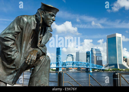 LIBERTY HOUND LONE SAILOR STATUA (©STANLEY BLEIFELD 1987) SAINT JOHNS Fiume South River Walk Downtown Jacksonville in Florida USA Foto Stock