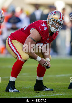 San Francisco, California, Stati Uniti d'America. 2° Nov, 2014. San Francisco 49ers difensivo fine Justin Smith (94) in azione durante la NFL partita di calcio tra la St Louis Rams e San Francisco 49ers a Levi's Stadium di San Francisco, CA. I Rams ha sconfitto il 49ers 13-10. ©Damon Tarver/Cal Sport Media/Alamy Live News Foto Stock