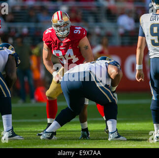 San Francisco, California, Stati Uniti d'America. 2° Nov, 2014. San Francisco 49ers difensivo fine Justin Smith (94) in azione durante la NFL partita di calcio tra la St Louis Rams e San Francisco 49ers a Levi's Stadium di San Francisco, CA. I Rams ha sconfitto il 49ers 13-10. ©Damon Tarver/Cal Sport Media/Alamy Live News Foto Stock