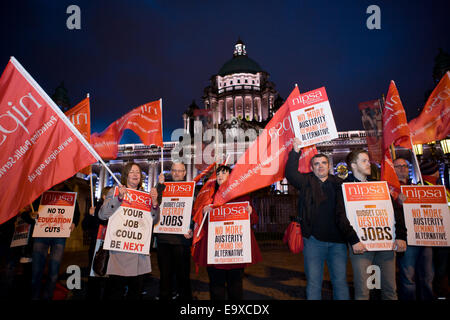 Belfast, Irlanda del Nord, Regno Unito. 3 Novembre, 2014. Membri della NIPSA tenere austerità Rally di protesta a Belfast Credit: Bonzo Alamy/Live News Foto Stock