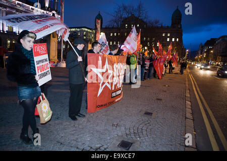 Belfast, Irlanda del Nord, Regno Unito. 3 Novembre, 2014. Membri della NIPSA tenere austerità Rally di protesta a Belfast Credit: Bonzo Alamy/Live News Foto Stock