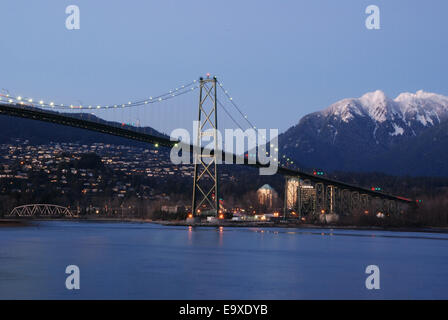 Scena notturna del centro cittadino di Vancouver a Stanley Park Foto Stock