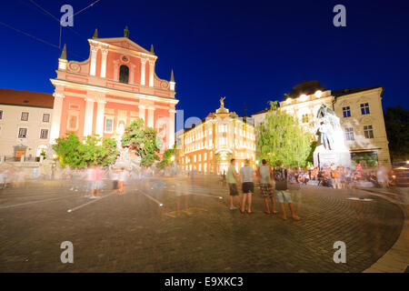 Vista notturna di Piazza Preseren, Lubiana, Slovenia Foto Stock