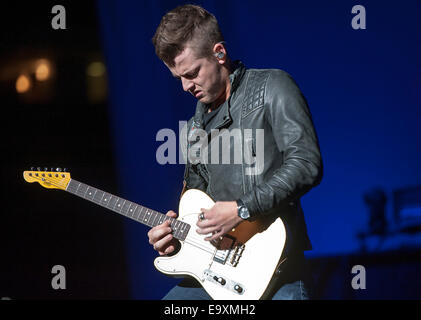 Ottobre 30, 2014 - Raleigh, North Carolina, Stati Uniti d'America - musicista CHASE BRYANT si esibisce dal vivo come il suo 2014 tour farà tappa al PNC Arena si trova in Raleigh. Copyright 2014 Jason Moore (credito Immagine: © Jason Moore/ZUMA filo) Foto Stock