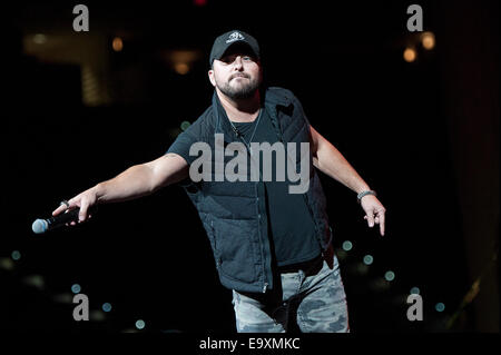 Ottobre 30, 2014 - Raleigh, North Carolina, Stati Uniti d'America - musicista TYLER FARR suona dal vivo come il suo 2014 tour farà tappa al PNC Arena si trova in Raleigh. Copyright 2014 Jason Moore (credito Immagine: © Jason Moore/ZUMA filo) Foto Stock