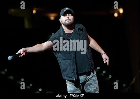 Ottobre 30, 2014 - Raleigh, North Carolina, Stati Uniti d'America - musicista TYLER FARR suona dal vivo come il suo 2014 tour farà tappa al PNC Arena si trova in Raleigh. Copyright 2014 Jason Moore (credito Immagine: © Jason Moore/ZUMA filo) Foto Stock