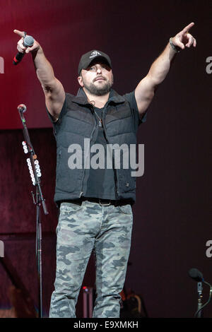 Ottobre 30, 2014 - Raleigh, North Carolina, Stati Uniti d'America - musicista TYLER FARR suona dal vivo come il suo 2014 tour farà tappa al PNC Arena si trova in Raleigh. Copyright 2014 Jason Moore (credito Immagine: © Jason Moore/ZUMA filo) Foto Stock