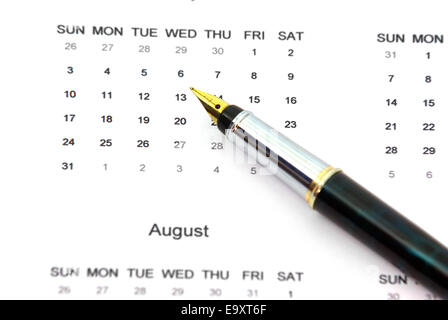 Chiudere l immagine di una penna su un calendario. Foto Stock