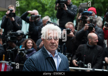 Celebrity pubblicista Max Clifford arriva a Southwark Crown Court di condanna dopo essere stato trovato colpevole di attentato al pudore. Dotato di: Max Clifford dove: Londra, Regno Unito quando: 02 Maggio 2014 Foto Stock