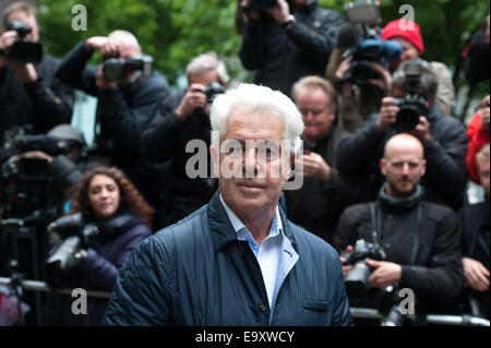 Celebrity pubblicista Max Clifford arriva a Southwark Crown Court di condanna dopo essere stato trovato colpevole di attentato al pudore. Dotato di: Max Clifford dove: Londra, Regno Unito quando: 02 Maggio 2014 Foto Stock