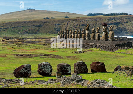 Gruppo di Moai, Rano Raraku, Isola di Pasqua, Cile Foto Stock