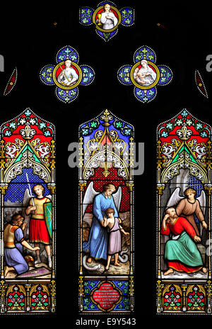 "Angeli Custodi" di Jean Baptiste Capronnier, la chiesa di Santa Maria, Long Preston, North Yorkshire, Inghilterra Foto Stock