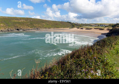 Porthcothan Bay Cornwall Inghilterra REGNO UNITO Cornish costa nord tra Newquay e Padstow su un soleggiato blue sky giorno Foto Stock