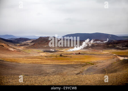 Stazione Elettrica Geotermica. Regione di Hverir in Islanda vicino Lago Myvatn. Foto Stock