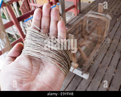 Myanmar Lago Inle lotus root tessuti di seta Foto Stock