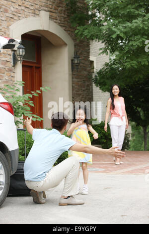 La ragazza con i genitori Foto Stock