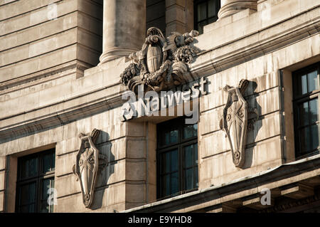 Nat West Bank logo su un edificio in London Inghilterra England Foto Stock