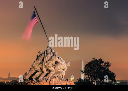 US Marine Corps War Memorial, noto anche come il Memorial Iwo-Jima ad Arlington, Virginia, Stati Uniti d'America. Foto Stock