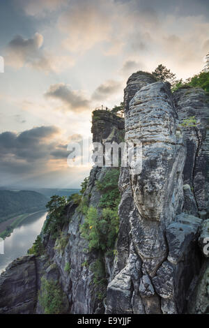 Vista dalla Bastei al fiume Elba nella Svizzera sassone Foto Stock