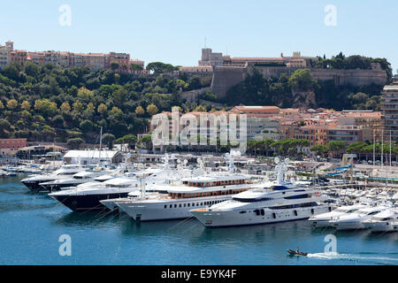 Porto e Monaco Ville, Principato di Monaco, Cote d'Azur Foto Stock