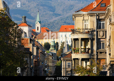 Zagabria facciata barocca. Vista della torre Lotrscak. Foto Stock