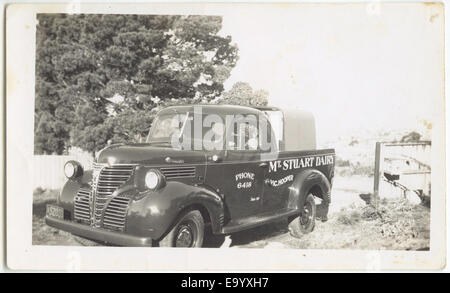 Mt. Stuart Caseificio - Vic Hooper- latte carrello c1930s Mt Stuart Caseificio - Vic Hooper- latte carrello c1930s 11279727696 o Foto Stock