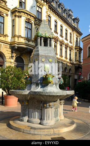 Bull di testa, Vilmos Zsolnay memorial fontana. Ungheria Pecs Baranya County sud oltre Danubio. Vista generale. Foto Stock