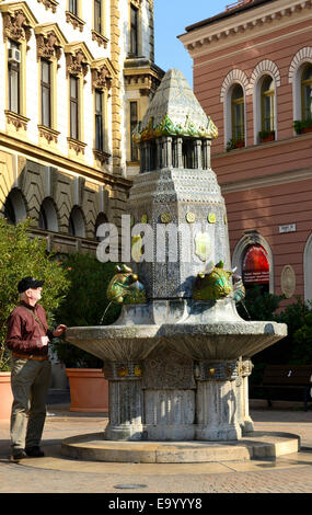 Bull di testa, Vilmos Zsolnay memorial fontana. Ungheria Pecs Baranya County sud oltre Danubio. Vista generale. Foto Stock