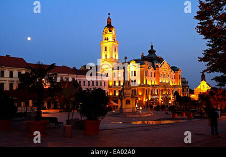 Szechenyi Ter square, Pecs Ungheria Baranya County sud oltre Danubio. Vista generale, riprese notturne. Foto Stock