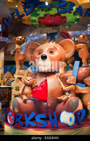 Build-un-Bear, costruire un orso workshop, Store. Stati Uniti, New York City Manhattan Midtown, Quinta Avenue, costruire un orso, un giocattolo SH Foto Stock