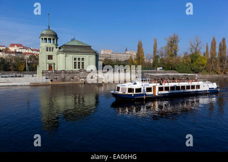 La centrale idroelettrica (1913) in stile Art Nouveau, isola di Stvanice, Praga Repubblica Ceca Foto Stock