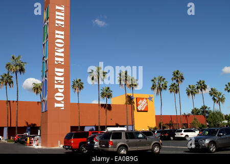 American Home Depot Store edificio esterno di fronte al magazzino e parcheggio A Tustin California USA Foto Stock