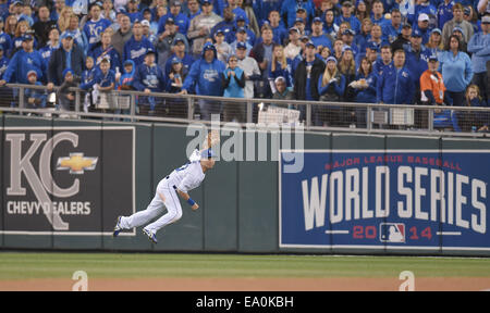 Kansas City, Missouri, Stati Uniti d'America. 29 ott 2014. Norichika Aoki (Royals) MLB : Norichika Aoki dei Kansas City Royals durante il gioco 7 del 2014 Major League Baseball World Series contro i San Francisco Giants presso Kauffman Stadium di Kansas City, Missouri, Stati Uniti . © AFLO/Alamy Live News Foto Stock