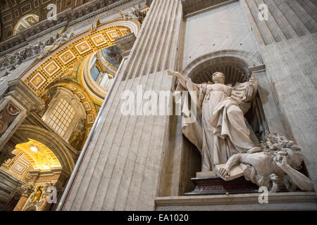 La Basilica di San Pietro interno, Città del Vaticano Foto Stock