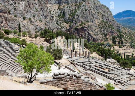 Delphi antiche rovine e il tempio di Apollo Foto Stock