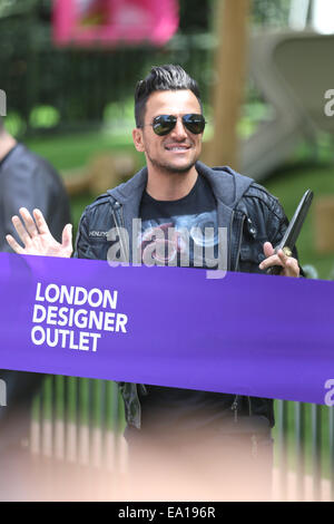 Peter Andre apre una nuova area di gioco presso il London Designer Outlet dotato di: Peter Andre dove: Londra, Regno Unito quando: 03 Maggio 2014 Foto Stock