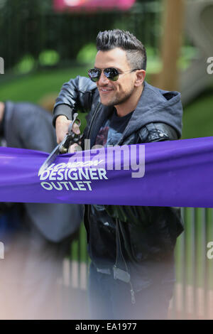 Peter Andre apre una nuova area di gioco presso il London Designer Outlet dotato di: Peter Andre dove: Londra, Regno Unito quando: 03 Maggio 2014 Foto Stock