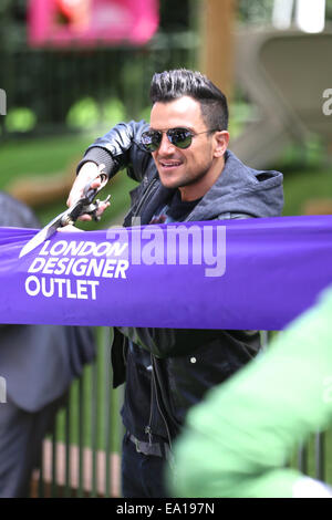 Peter Andre apre una nuova area di gioco presso il London Designer Outlet dotato di: Peter Andre dove: Londra, Regno Unito quando: 03 Maggio 2014 Foto Stock