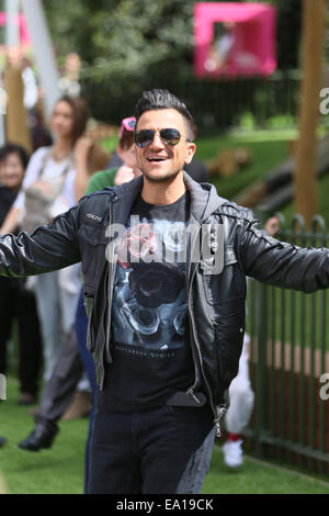 Peter Andre apre una nuova area di gioco presso il London Designer Outlet dotato di: Peter Andre dove: Londra, Regno Unito quando: 03 Maggio 2014 Foto Stock