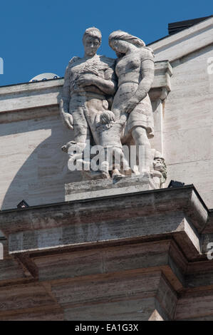 Italia, Lombardia, Milano, Piazza affari, Palazzo mezzanotte , Borsa di Paolo mezzanotte 1932 anni, facciata di dettaglio Foto Stock