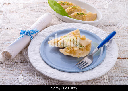 Pierogi con aglio selvatico il riempimento Foto Stock