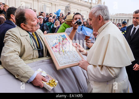 Città del Vaticano. 05 Nov, 2014. Papa Francesco, Udienza generale in Piazza San Pietro, 05 Nov 2014 Credit: Davvero Facile Star/Alamy Live News Foto Stock