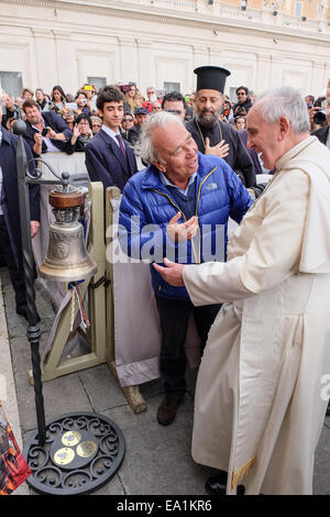 Città del Vaticano. 05 Nov, 2014. Papa Francesco, Udienza generale in Piazza San Pietro, 05 Nov 2014 Credit: Davvero Facile Star/Alamy Live News Foto Stock