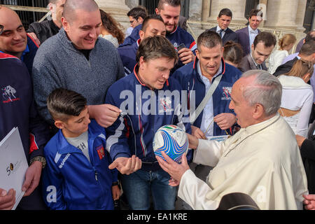 Città del Vaticano. 05 Nov, 2014. Papa Francesco, Udienza generale in Piazza San Pietro, 05 Nov 2014 Credit: Davvero Facile Star/Alamy Live News Foto Stock