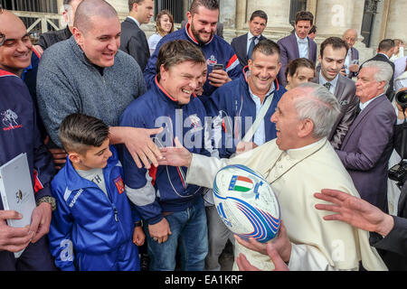 Città del Vaticano. 05 Nov, 2014. Papa Francesco, Udienza generale in Piazza San Pietro, 05 Nov 2014 Credit: Davvero Facile Star/Alamy Live News Foto Stock