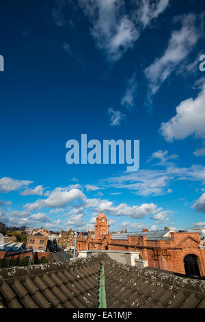 Un elevato vista sul tetto del rinnovato di recente stazione ferroviaria e lato sud area nella città di Nottingham, Inghilterra, Regno Unito Foto Stock