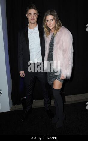 Max ferri da stiro, Sophie Pera presso gli arrivi per Topshop Topman Flagship Store Grand Cena di apertura, Grand Central Terminal, New York, NY Novembre 4, 2014. Foto di: Kristin Callahan/Everett Collection Foto Stock