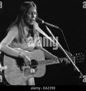 Joni Mitchell ha giocato al Coperto Cameron presso la Duke University Marzo 23, 1974. Foto Stock