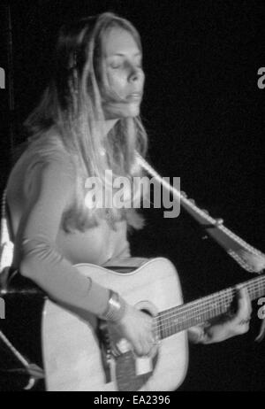 Joni Mitchell ha giocato al Coperto Cameron presso la Duke University Marzo 23, 1974. Foto Stock